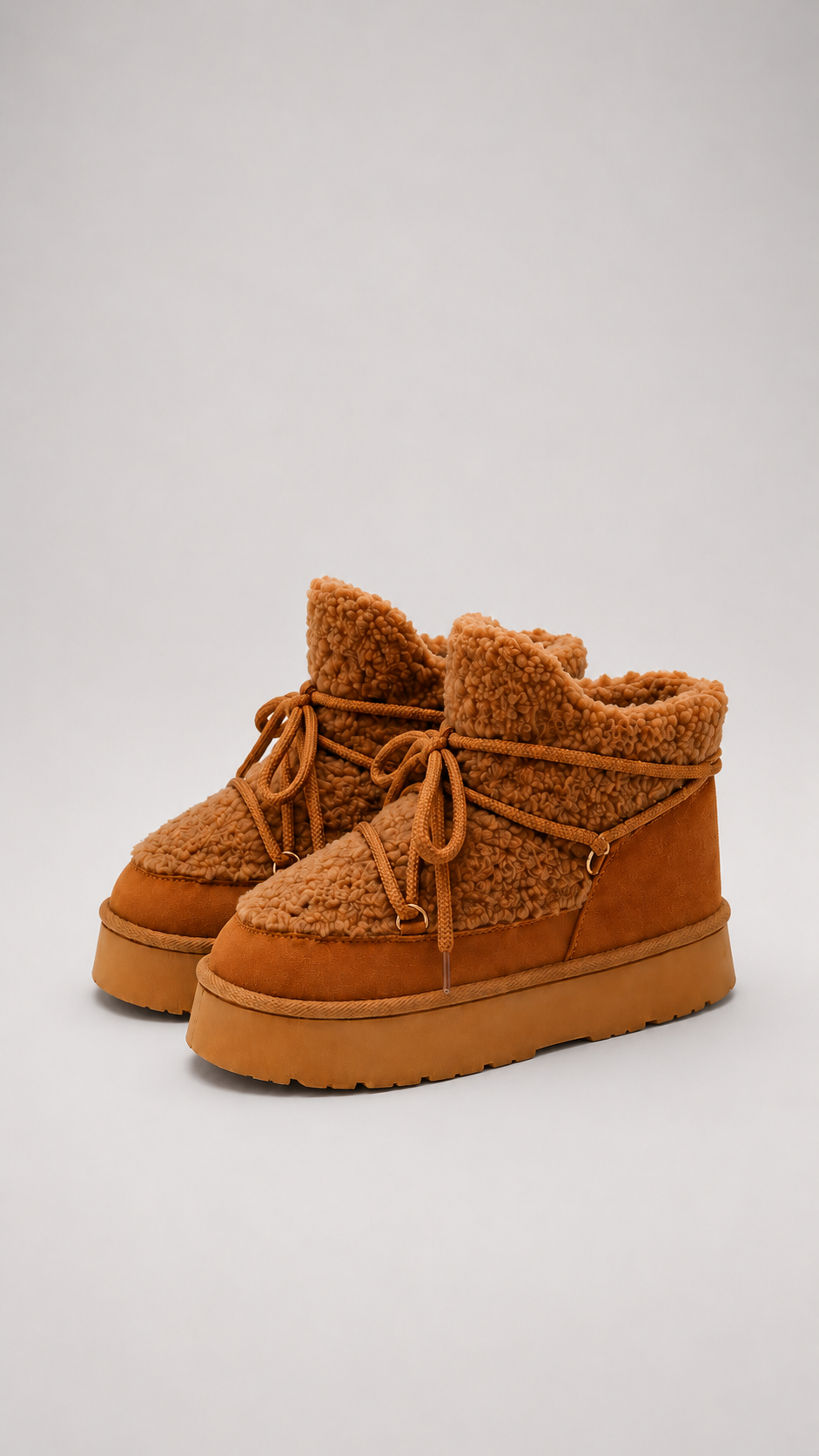 Botas de peluche que elevan tu outfit