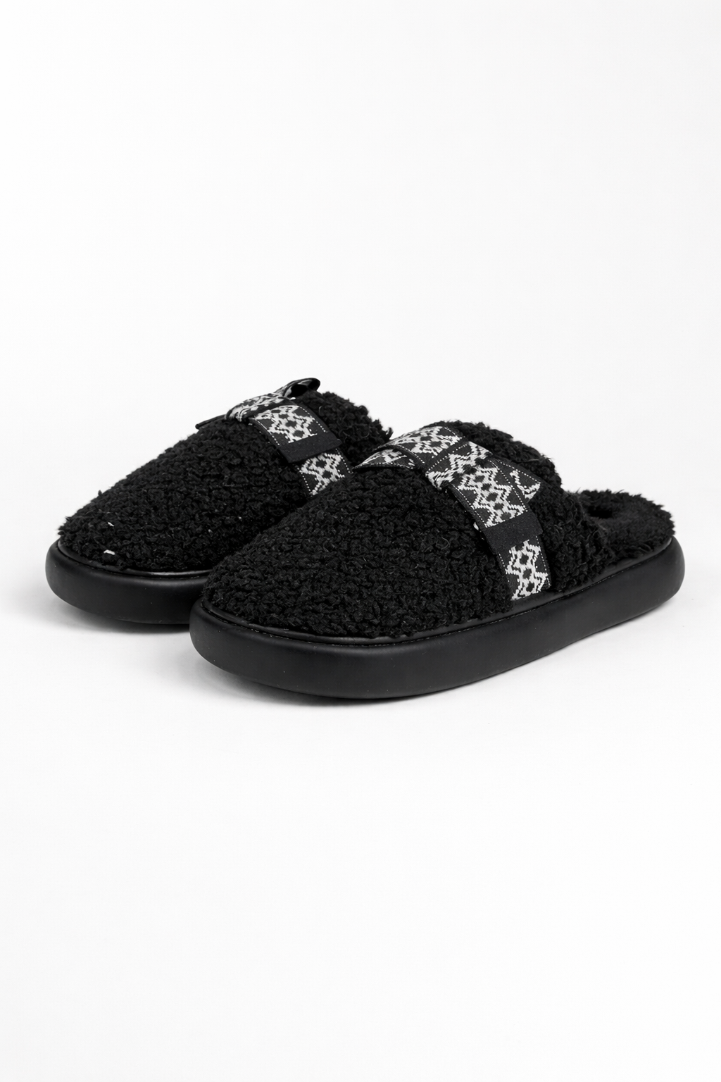 Pantufla moño bordado negra