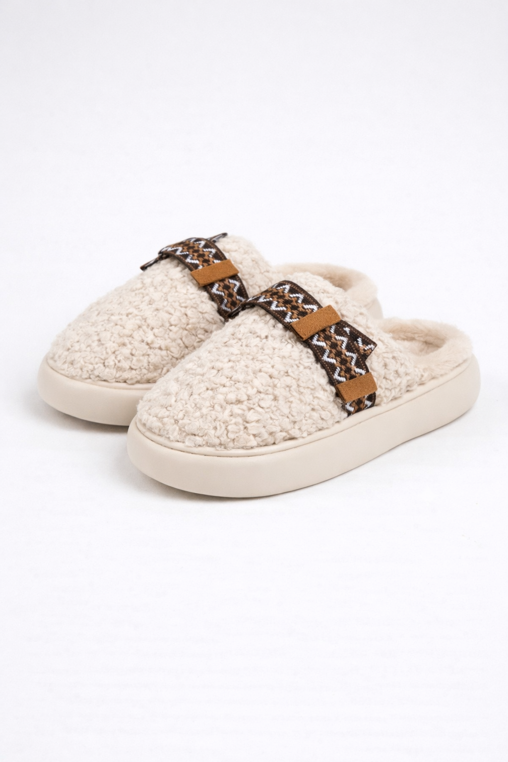 Pantufla moño bordado marfil