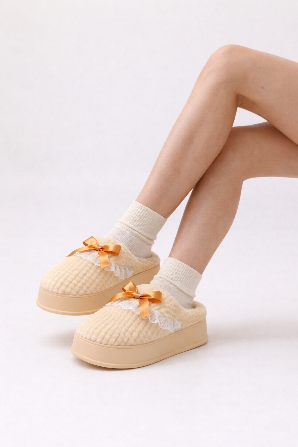 Pantuflas lazo y encaje beige