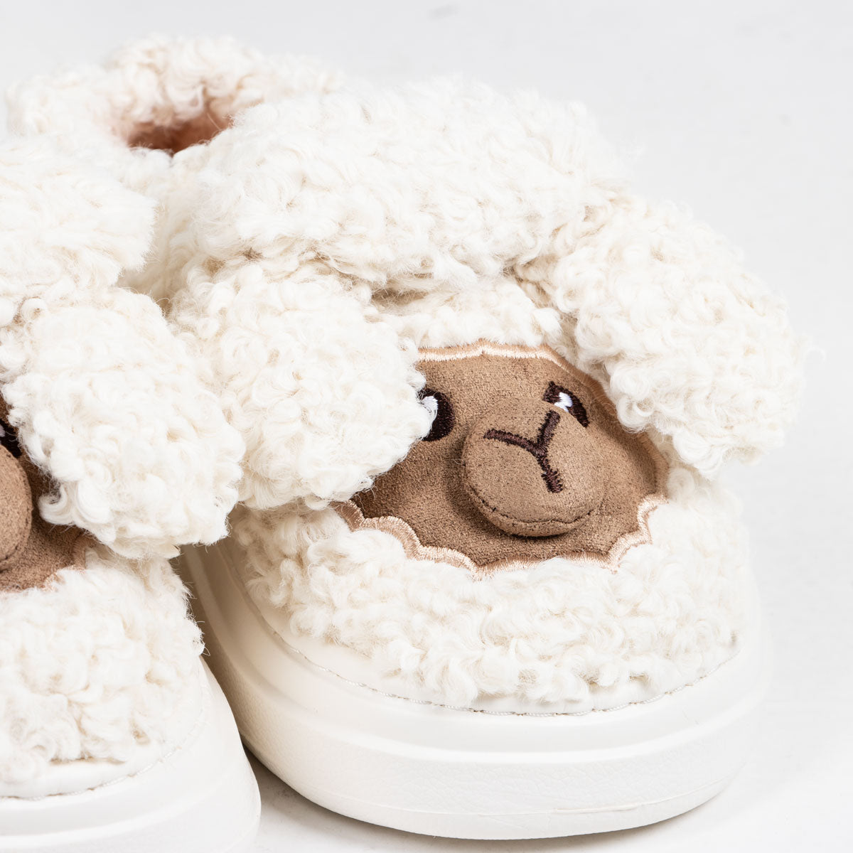 Pantufla oveja blanca