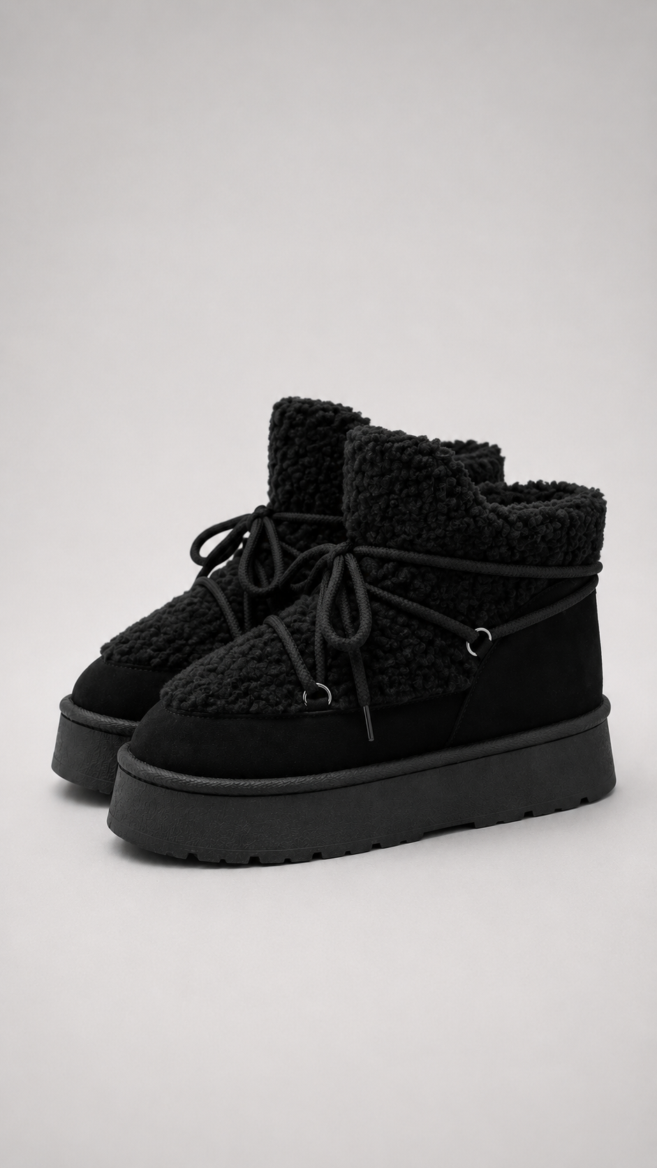 Botas de peluche que elevan tu outfit