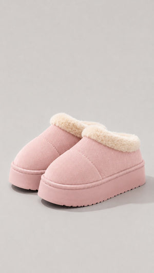 Cuco Boot Sonrojada color rosa, acabado de gamuza, cuello de peluche crema y plataforma